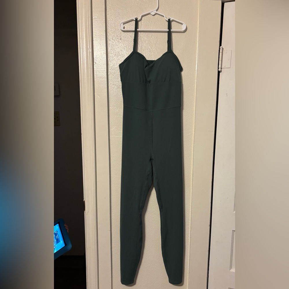 All in Motion Green Jumpsuit Sleek Form-Fitting Design